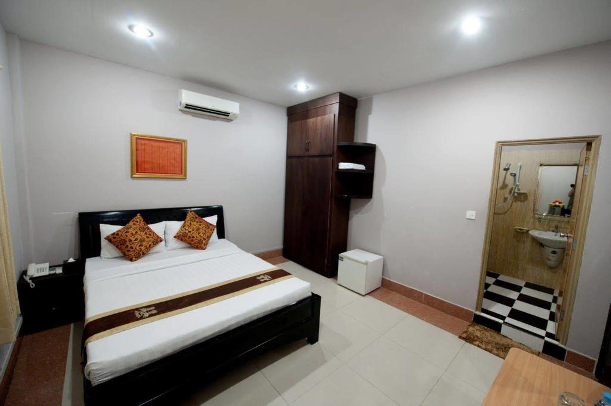 Wei Si Deng Hotel & Restaurant Phnom Penh Extérieur photo